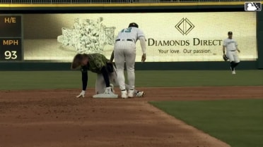 Jackson Holliday steals his first base of the season