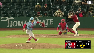 Leonel Sequera Ball to Mike Sirota