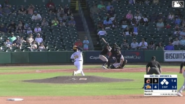 Luke Waddell walks. Ethan Workinger scores. Archer Brookman to 3rd. Kevin Kilpatrick Jr. to 2nd.