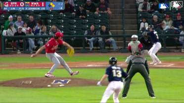 Chen-Wei Lin In play, run(s) to Justin Johnson