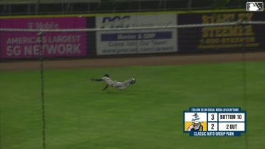 Dalvy Rosario's diving catch