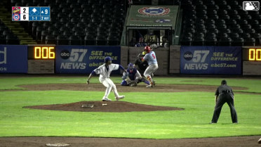 Jesús Báez doubles (11) on a line drive to left fielder Miguel Useche. Anyelo Encarnación scores.