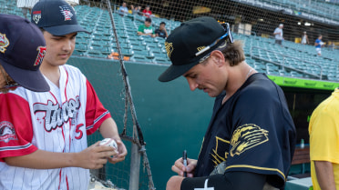 Thach's Grand Night Powers Grizzlies Past Tower Buzzers