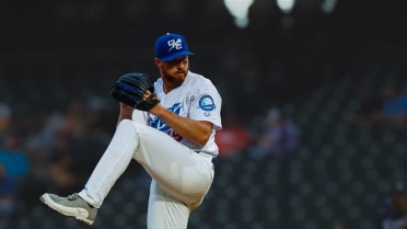 Comets Start Road Trip with 13-2 Rout