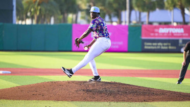 Cruz Cruises, Davies Detonates Slam in Seventh Straight Win