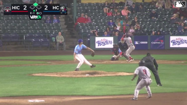 Paulino Santana singles on a sharp line drive to center fielder Robert Arias. Deward Tovar scores. Paulino Santana to 2nd.