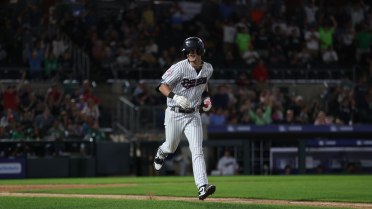 Jackson’s Grand Slam Highlights Somerset’s Late Offensive Explosion in Series-Clinching Win