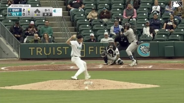 Brewer Hicklen homers (3) on a fly ball to right center field.