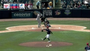 Alan Roden doubles (3) on a sharp line drive to right fielder Ben Malgeri. Walker Jenkins scores. Gabriel Gonzalez scores.