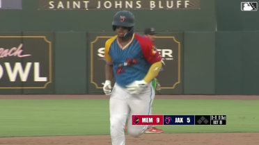 Deyvison De Los Santos' 34th home run