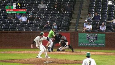 Rafe Perich homers (10) on a fly ball to center field. Luke Hanson scores. Yeison Morrobel scores.