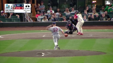Yolmer Sánchez singles on a soft ground ball to third baseman Frainyer Chavez. Pablo Reyes scores. Sebastián Rivero to 2nd.