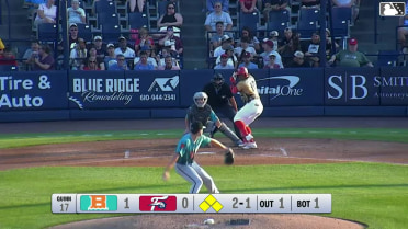JT Quinn In play, run(s) to Aroon Escobar