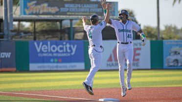 Confidan Homers, Strokes Three Extra-Base Hits in 5-1 Defeat