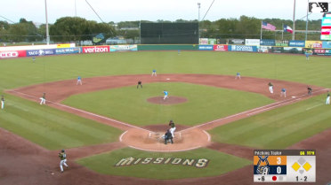 Romeo Sanabria out on a sacrifice fly to center fielder Pedro Pineda. Oswaldo Linares scores.