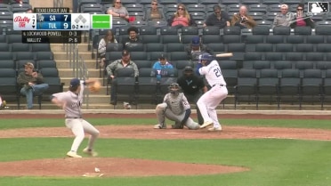 Griffin Lockwood-Powell homers (3) on a fly ball to right center field.