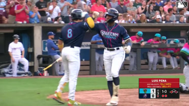 Luis Peña's solo home run