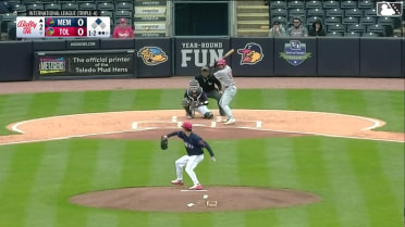 Miguel Villarroel singles on a line drive to center fielder Max Clark. Nelson Velázquez scores.