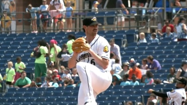 Shane Bieber fans seven in rehab start