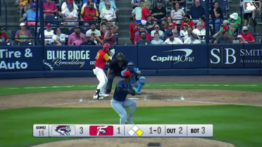 Alex Binelas homers (26) on a line drive to right center field. Raylin Heredia scores.