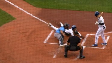 Dyan Jorge steals home