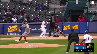 Raymond Burgos Ball to Ismael Munguia
