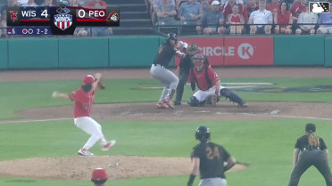 Luis Castillo homers (9) on a fly ball to right field. Eric Bitonti scores.