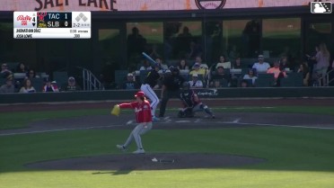 Josh Lowe homers (9) on a fly ball to center field.