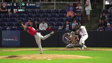 John Bay singles on a line drive to center fielder Lonnie White Jr. Jacob Reimer scores. Chris Suero to 3rd.