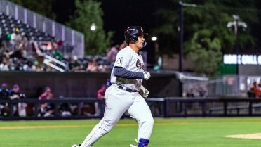 Clingstones Lose 9-2 in Series Finale Against Pensacola
