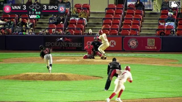 Alan Espinal walks. Ethan Hedges scores. Kelvin Hidalgo to 3rd. Kevin Fitzer to 2nd.