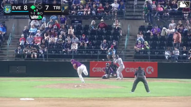 Axel Sanchez singles on a fly ball to left fielder Anthony Scull. Luis Suisbel scores.