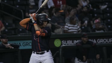 Hernandez Hits Two Homers, Ties Franchise Record in Win