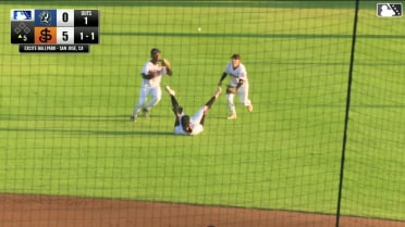 Giants prospects combine for incredible catch