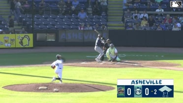 Gleider Figuereo homers (3) on a fly ball to right center field.