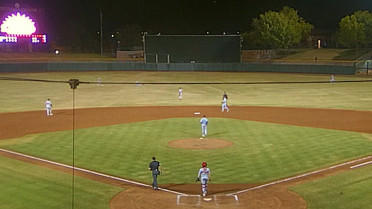 Miguel Ugueto's acrobatic catch