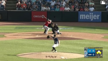 Esteban González lines into a double play, second baseman Juan Hernandez to first baseman Clayton Campbell. Jeffrey Mercedes out at 1st.