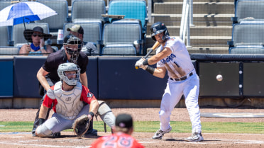 Murray's Late Homer Gives Shuckers Doubleheader Split Against Trash Pandas