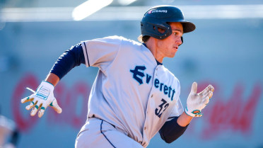 Luke Stevenson doubles (9) on a ground ball to right fielder Carter Cunningham. Austin St. Laurent scores. Jonny Farmelo scores.