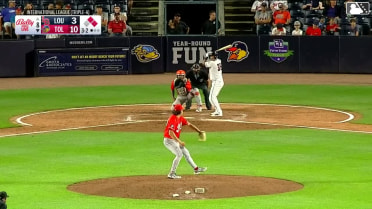 Carlos Pérez homers (1) on a fly ball to left field. Eduardo Valencia scores. Brett Callahan scores.