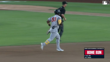 Yonathan Perlaza launches a solo homer