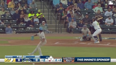 Hyungchan Um homers (1) on a fly ball to right field.