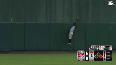 Ryan Lasko scales wall to make catch