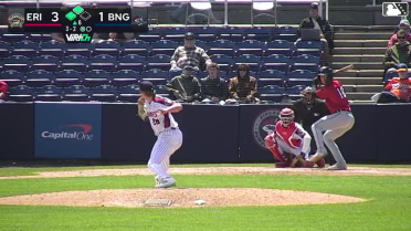 Justice Bigbie doubles (2) on a sharp line drive to right fielder Jose Ramos, deflected by center fielder A.J. Ewing. Peyton Graham scores. John Peck scores.