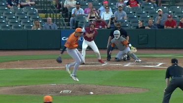 Wei-En Lin snares a comebacker