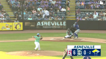 Trey Snyder out on a sacrifice fly to right fielder DJ Newman. Aidan Smith scores. Ronald Hernandez to 3rd.