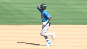 Leo De Vries' three-hit, two-RBI game