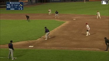 Noah Song In play, run(s) to Corey Julks