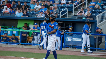 Six Extra-Base Hits, Rally Parrot Lift Shuckers to Wild 14-8 Comeback Win
