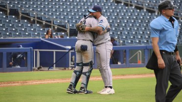 Hooks Dominate Rockhounds, Capture Series 4-2